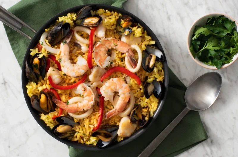 Auténtica paella española de mariscos